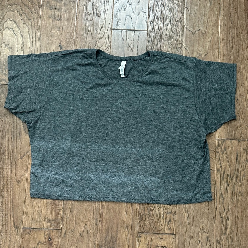 Bella + Canvas Flowy Collection gray cropped T-shirt size L/XL